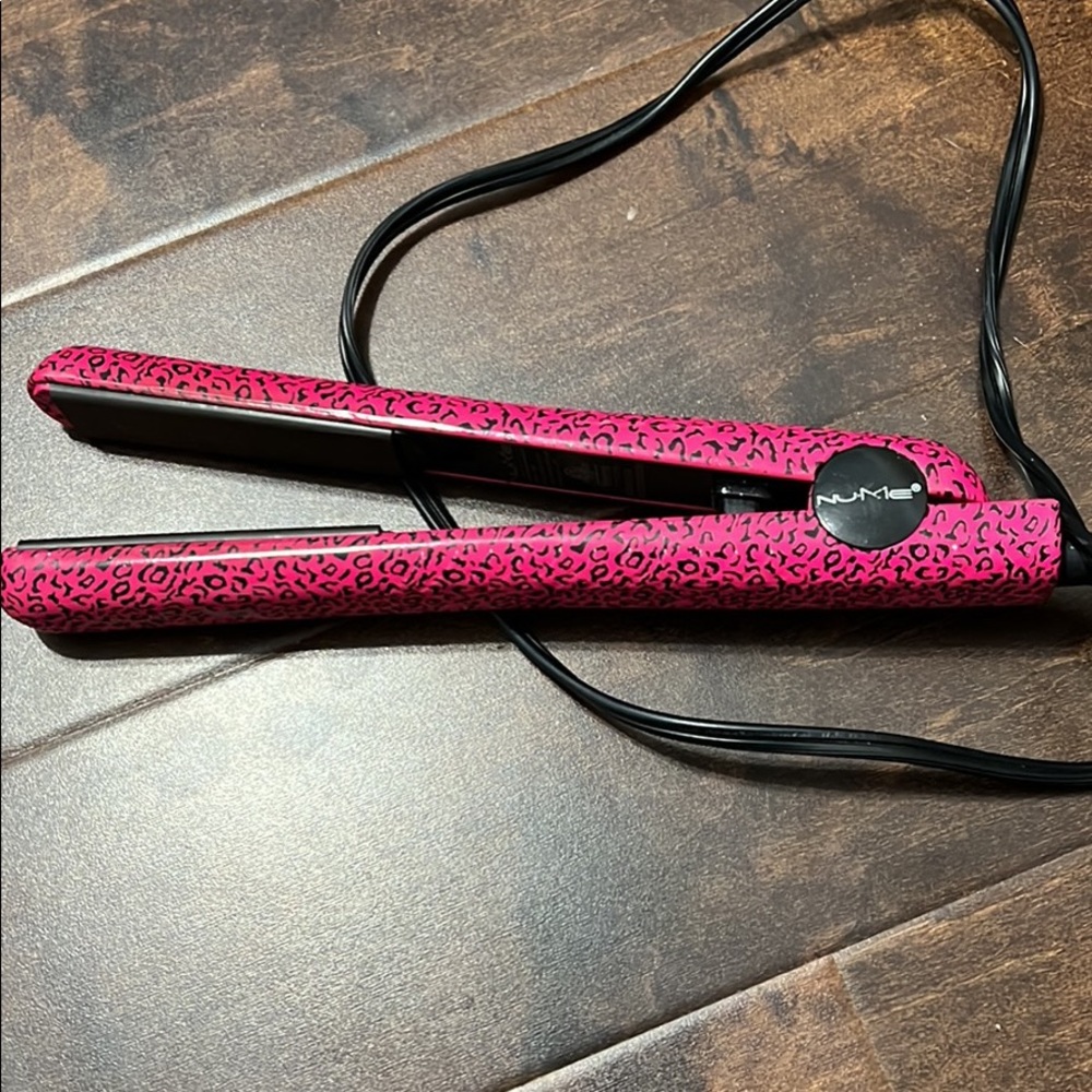 Nume professional straightener